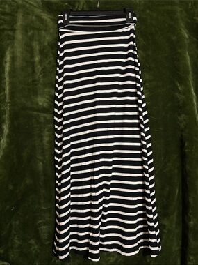 Chic Black and White Striped Maxi Skirt